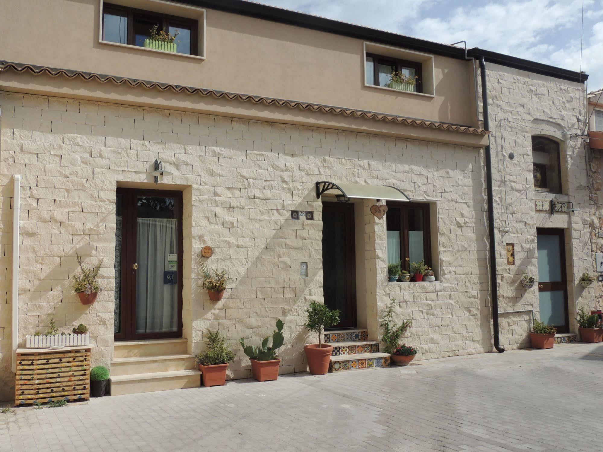 Monolocale L'Abbraccio Apartment Рагуза Екстериор снимка